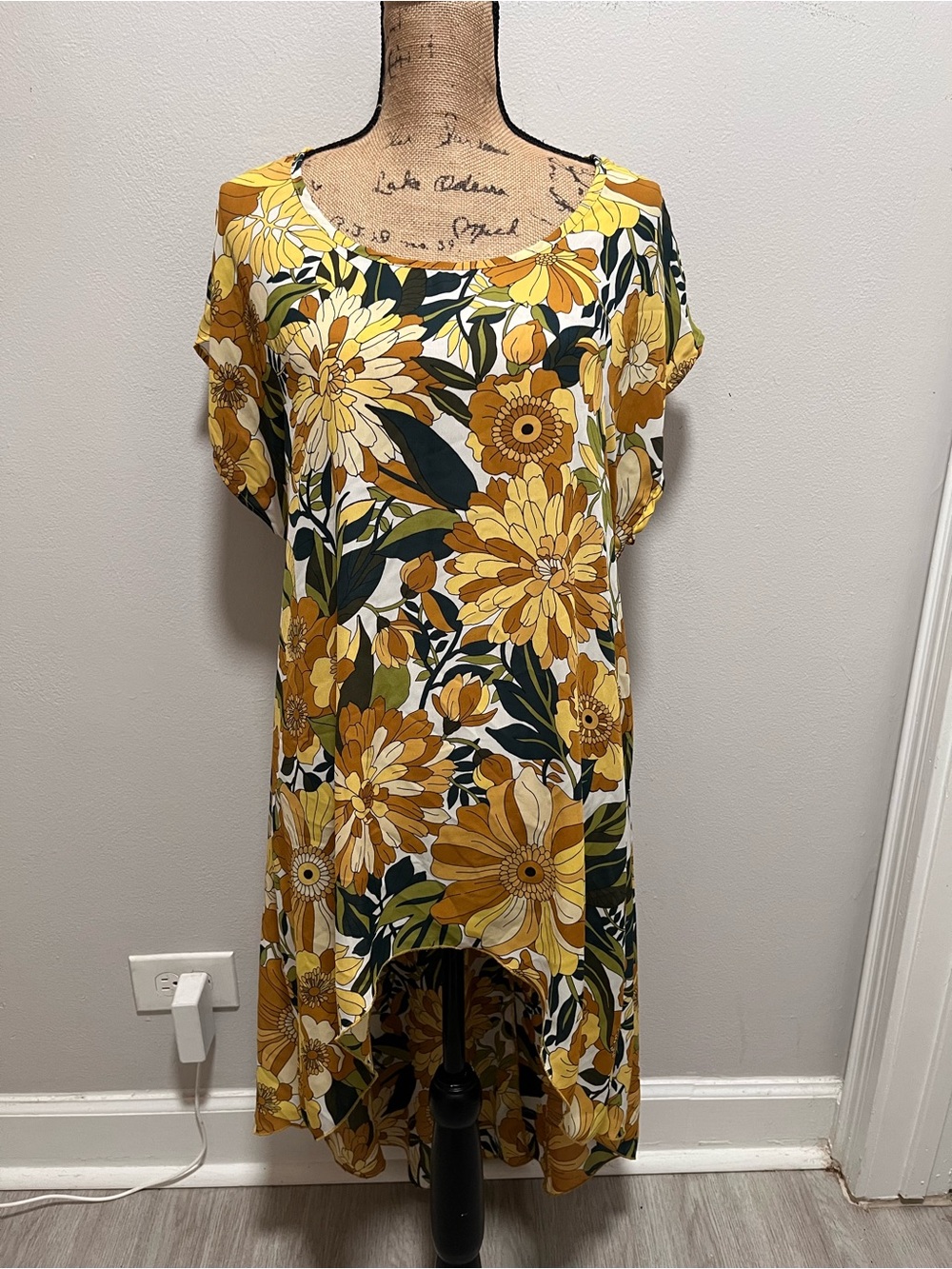 cha cha vente Yellow Floral High-Low Shift Dress